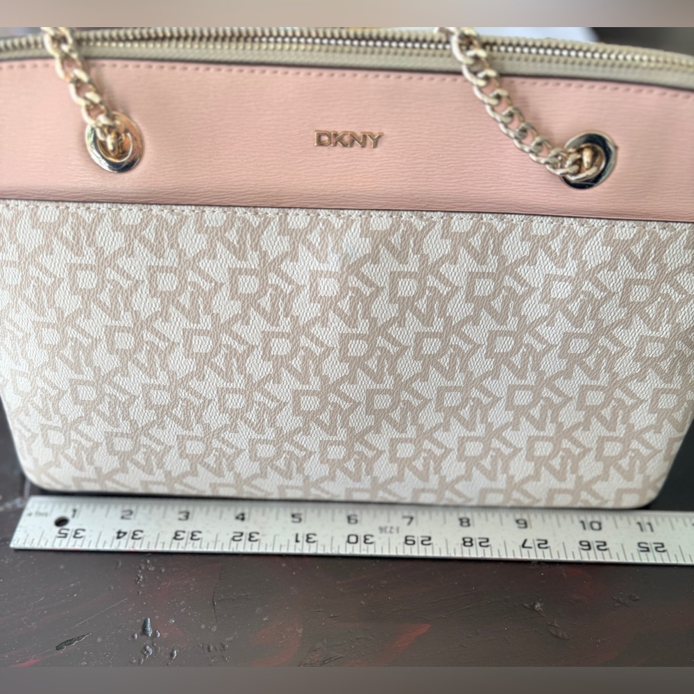 DKNY NWOT Pale Pink and cream Logo
Shoulder Bag Gold Chain Strap, Top Zip - Picture 7 of 9